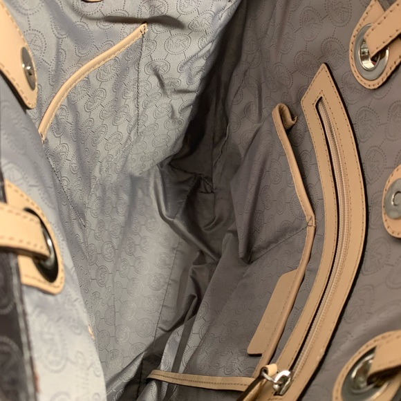 Like New Michael Kors Tote Handbag - Picture 14 of 15